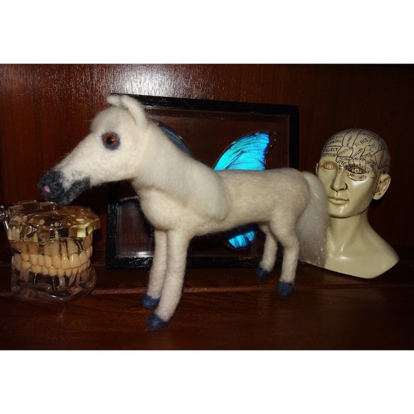 Needle Felting White Horse hand made - Picture 9 of 10